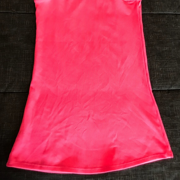 FINAL 💰 RARE Pink Under Armour Heat Gear Tank XS - Picture 6 of 6